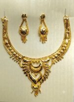 Royal Heritage Gold-Plated Necklace Set 360 - Image 4